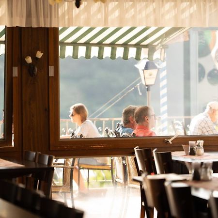 Hotel Restaurant Moselblick Wintrich Exteriör bild