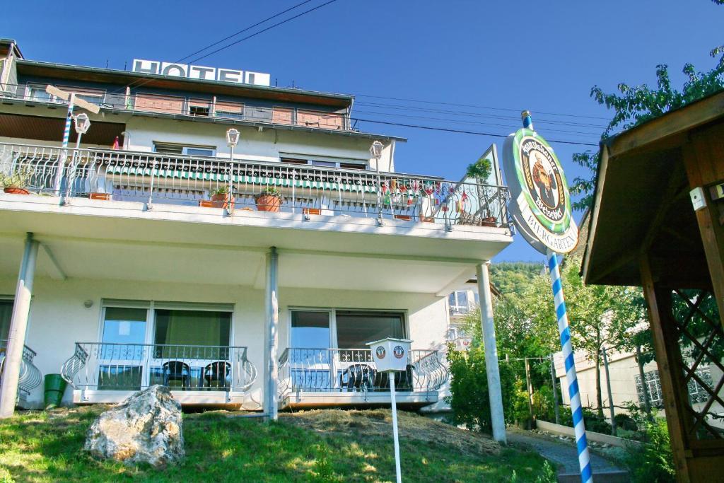 Hotel Restaurant Moselblick Wintrich Exteriör bild