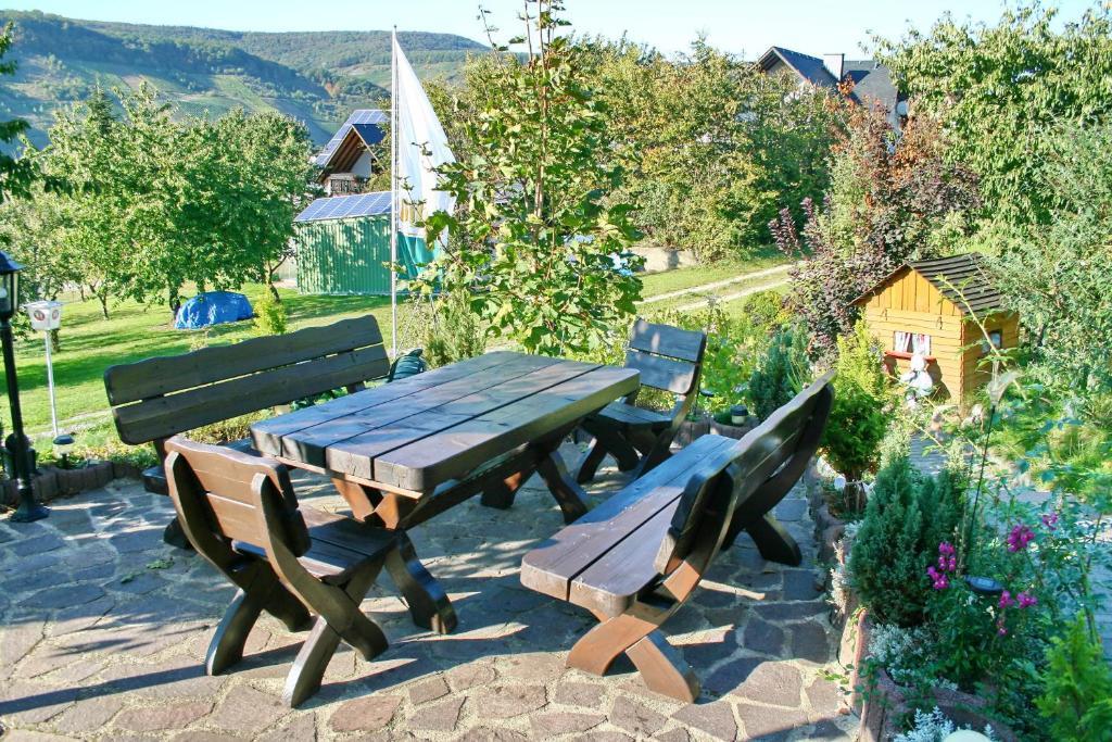 Hotel Restaurant Moselblick Wintrich Exteriör bild