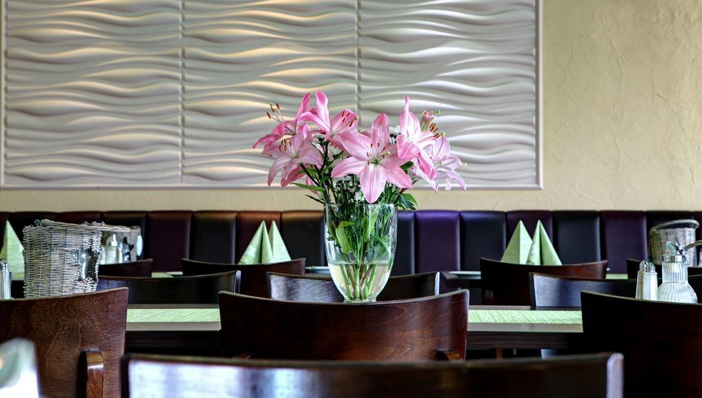Hotel Restaurant Moselblick Wintrich Exteriör bild